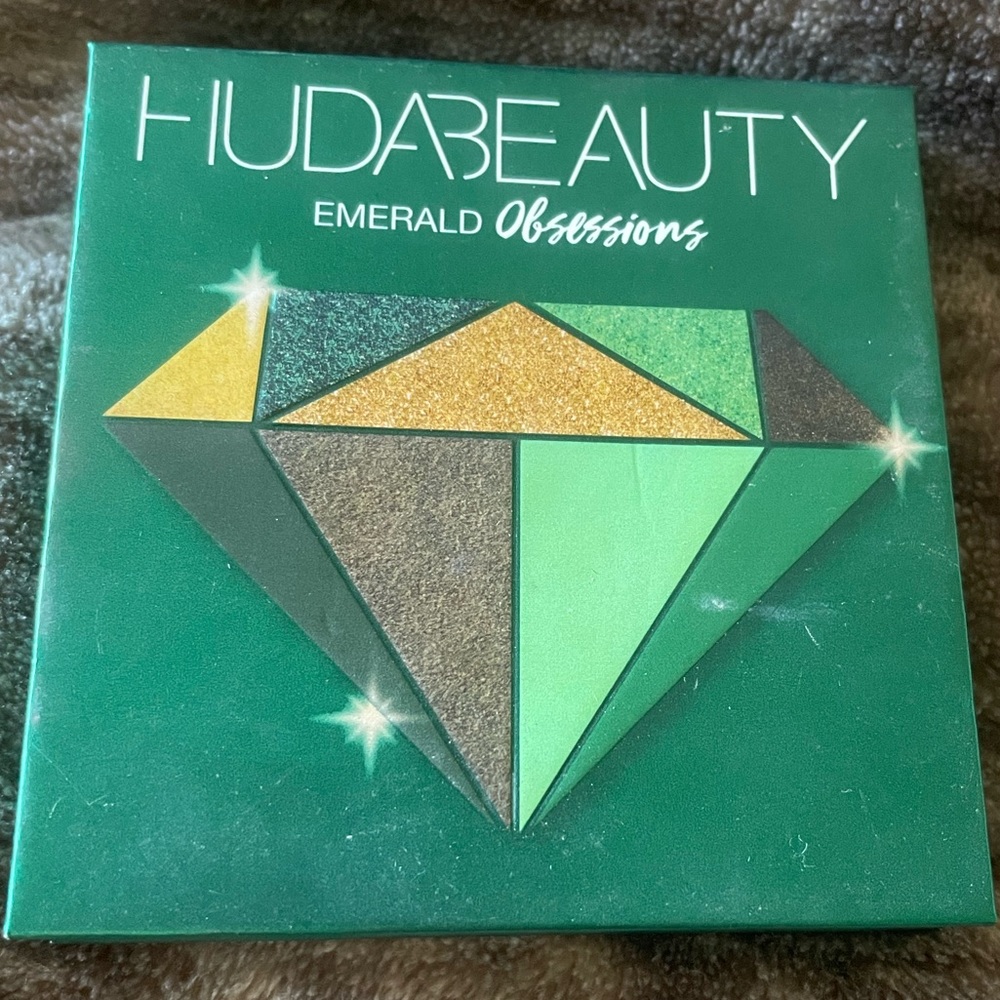 Huda Beauty Emerald Obsessions Palette
